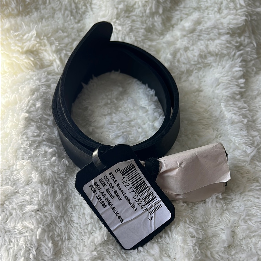 Nisolo Noemi belt in size small black